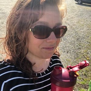 Meet your Posher, Alia